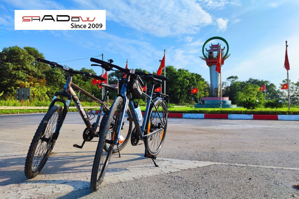 Đạp xe đến chùa Thầy