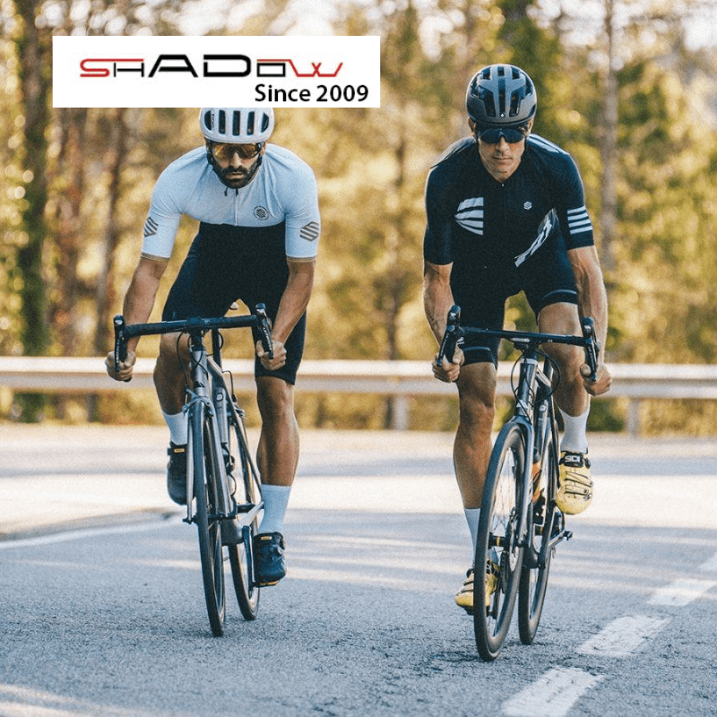 Đạp xe dưới bóng râm giúp tránh được cái nắng gay gắt