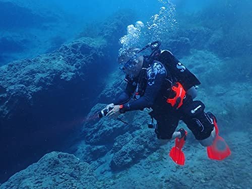 Hình ảnh thưc tế vận động viên lặn sử dụng đèn lặn SOFIRN SD01 Pro