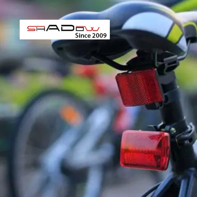 Đèn phản quang lắp ở phía sau yên xe