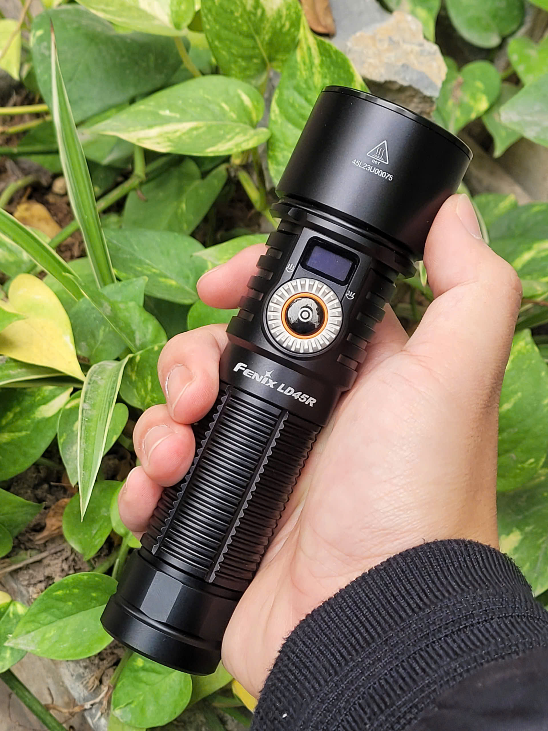 Thiết kế của đèn FENIX LD45R