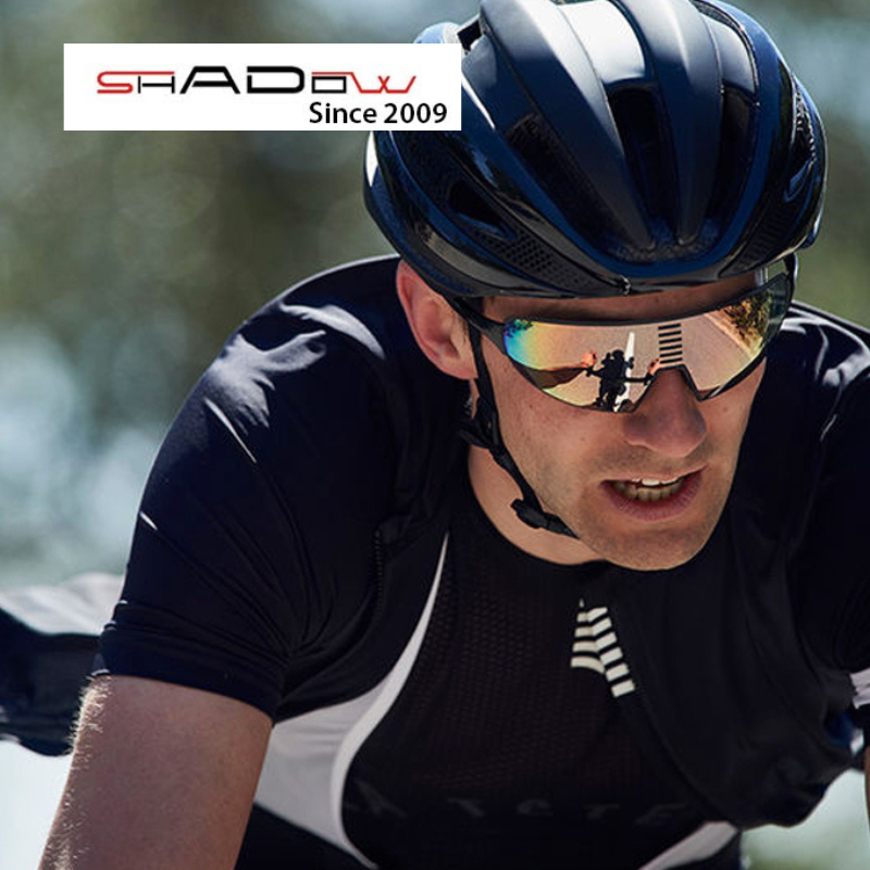 Đeo kính râm khi đi xe đạp để bảo vệ mắt tốt hơn