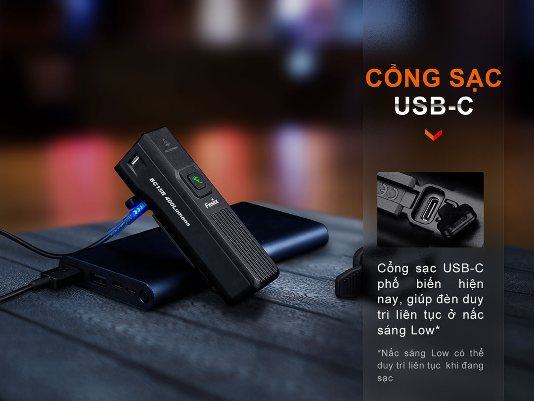 Trang bị cổng sạc USB-C trên thân đèn có thể vừa sạc và sử dụng mức sáng thấp.