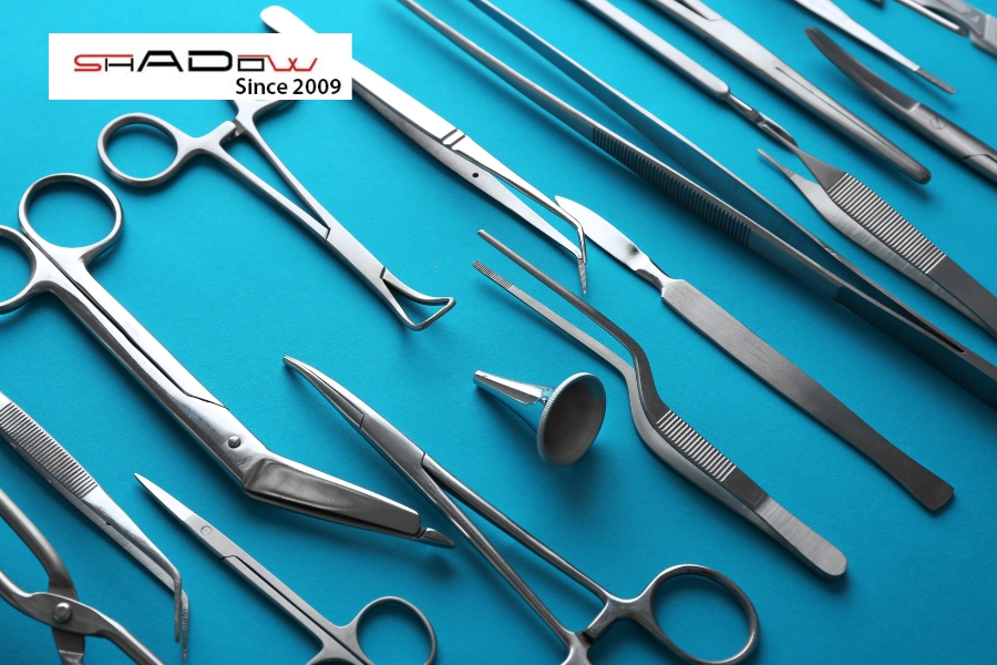Kéo và nhíp y tế là những công cụ không thể thiếu