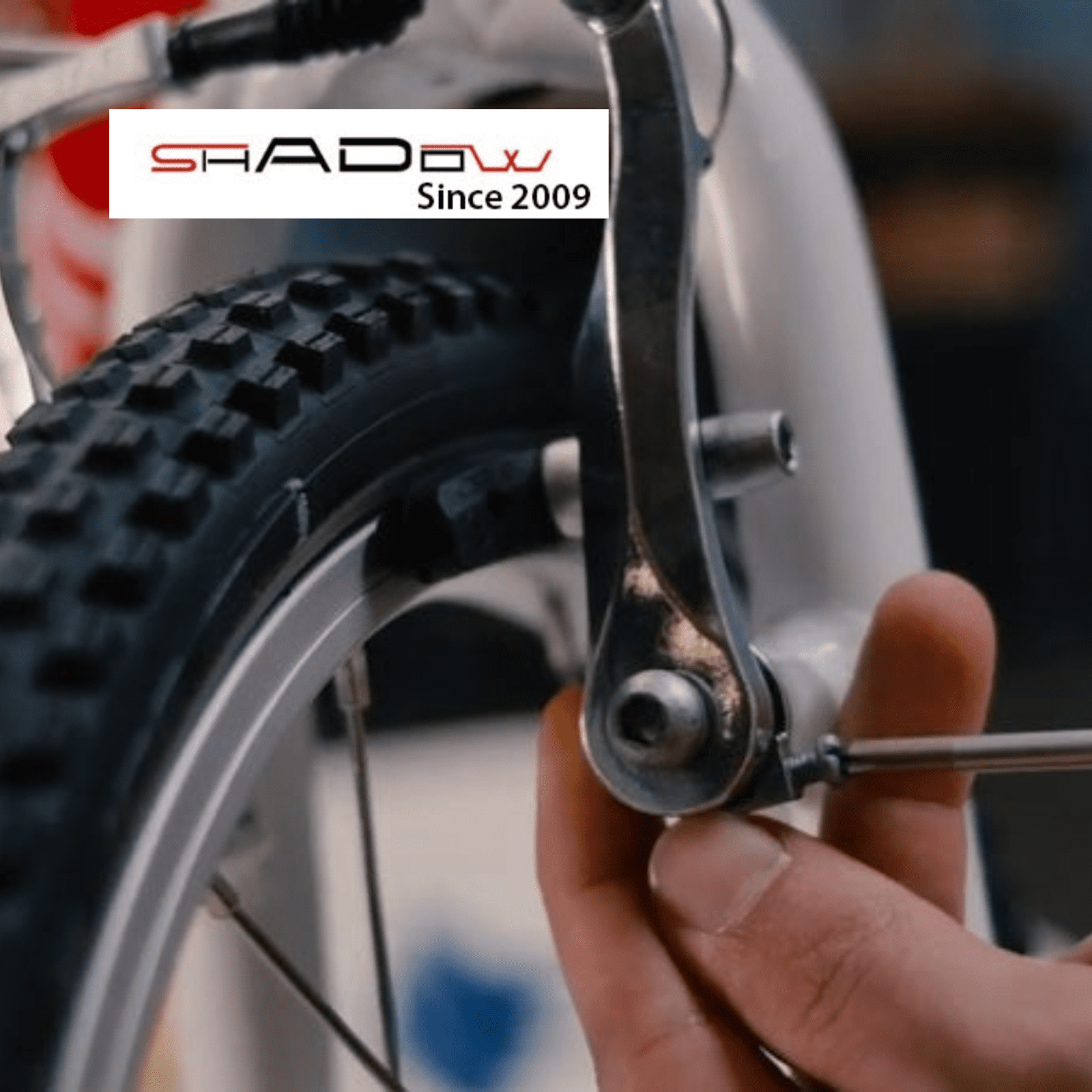 Kiểm tra kỹ phanh xe, sên xe để đảm bảo an toàn khi di chuyển