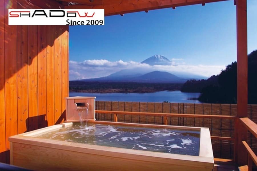 Ngâm mình trong suối nước nóng là một lựa chọn lý tưởng để thư giãn sau một ngày dài leo núi