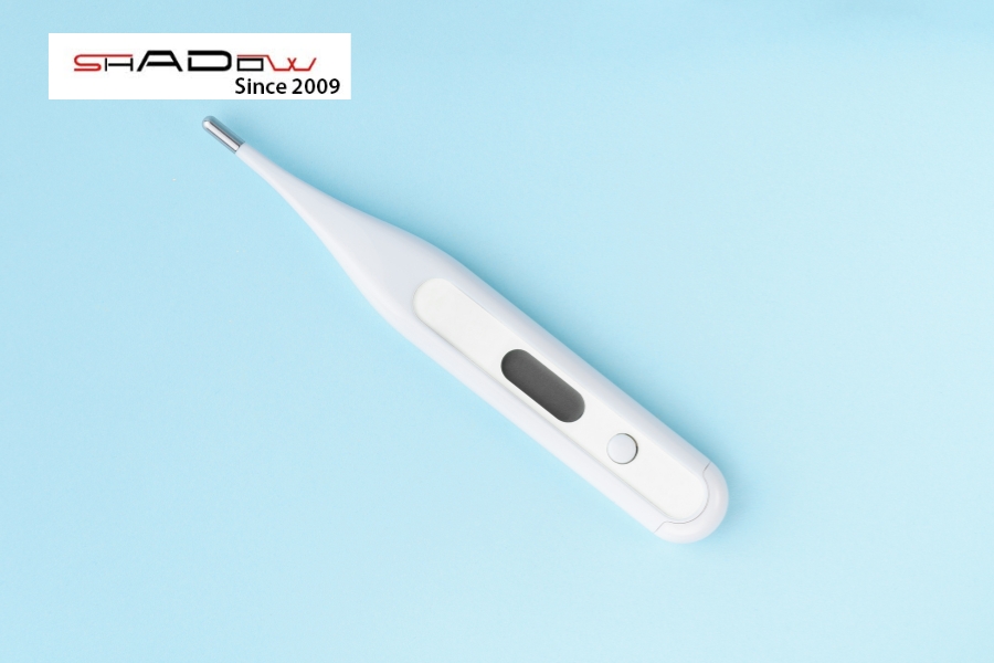 Nhiệt kế trong hộp sơ cứu nên là loại điện tử với độ chính xác cao