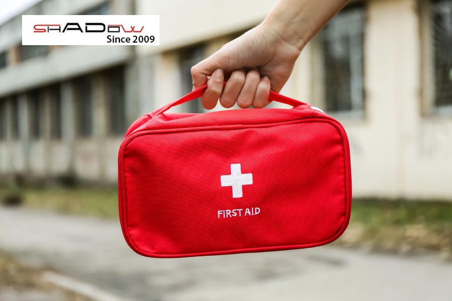 Những điều cần lưu ý khi sử dụng hộp sơ cứu y tế khi leo núi hoặc cắm trại