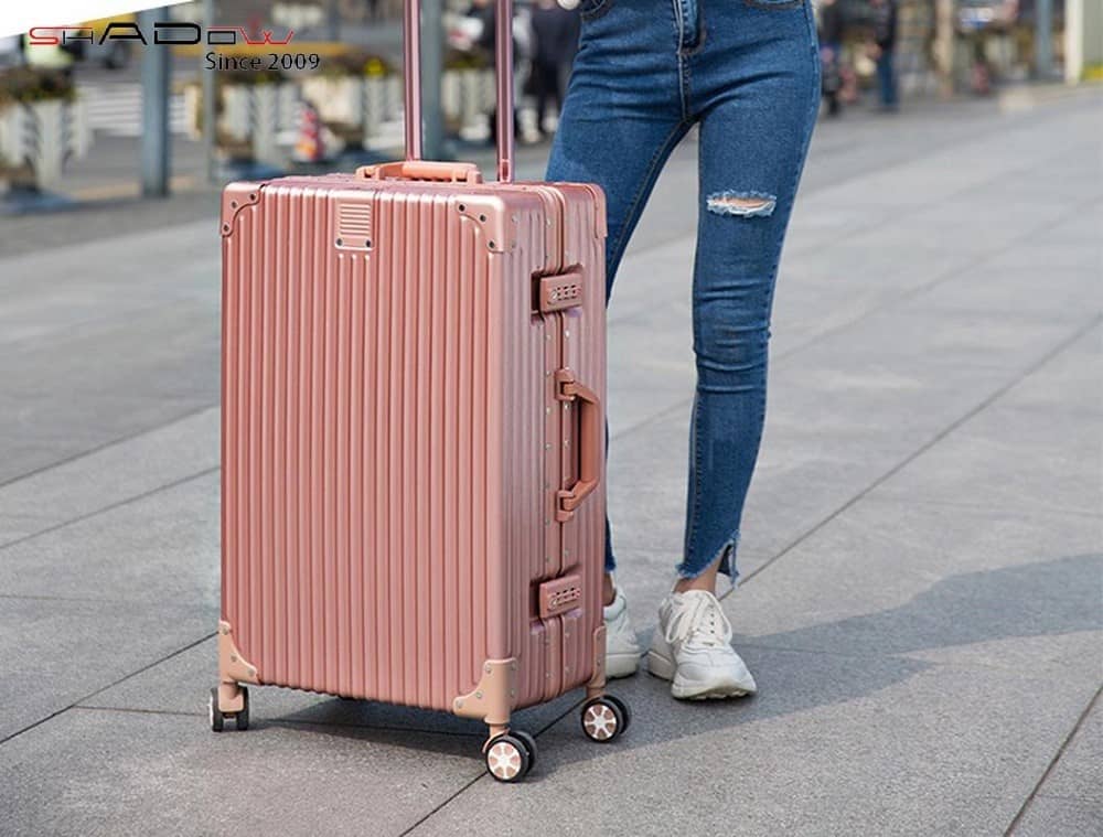 những vật dụng cần thiết khi đi du lịch: vali