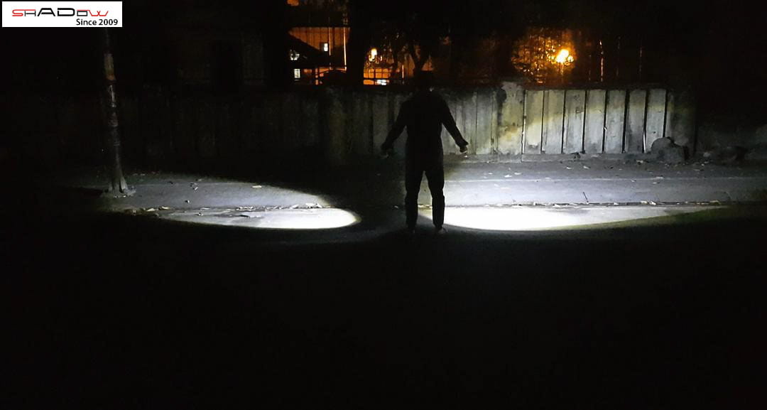 tầm chiếu xa ngoài trời của cả 2 đèn