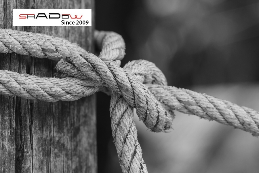 Thắt dây lều bằng nút kéo gỗ