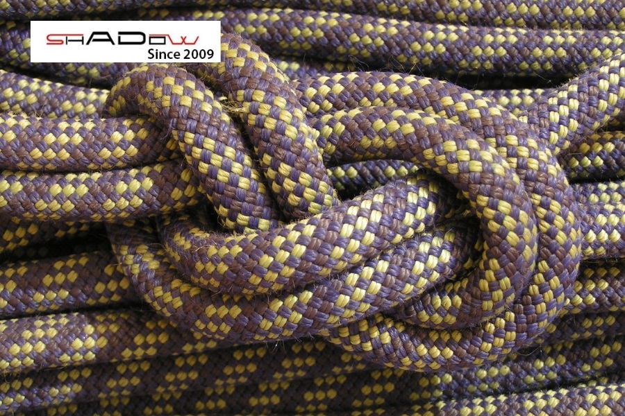 Thắt dây lều bằng nút thắt số 8