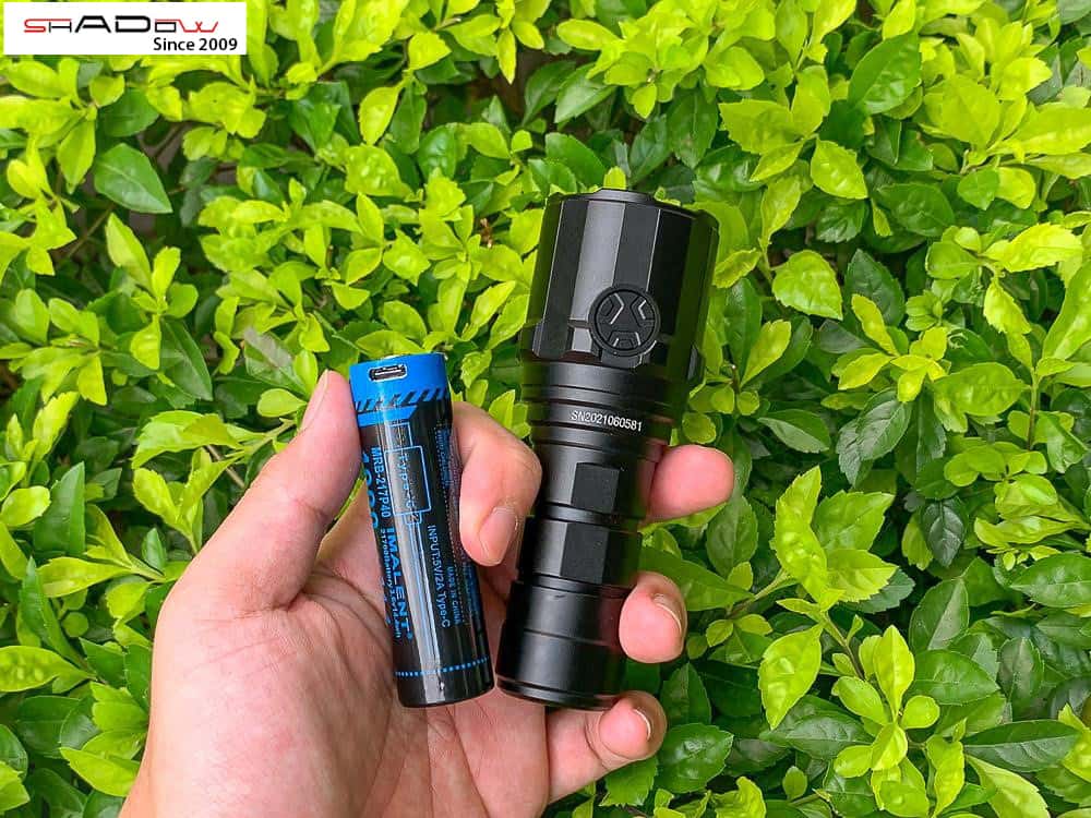 Thay pin mới cho đèn led