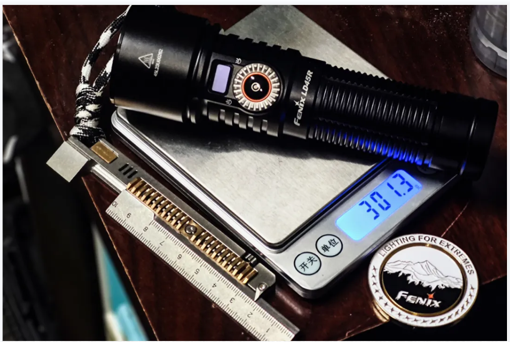 Kích thước và trọng lượng của đèn Fenix LD45R