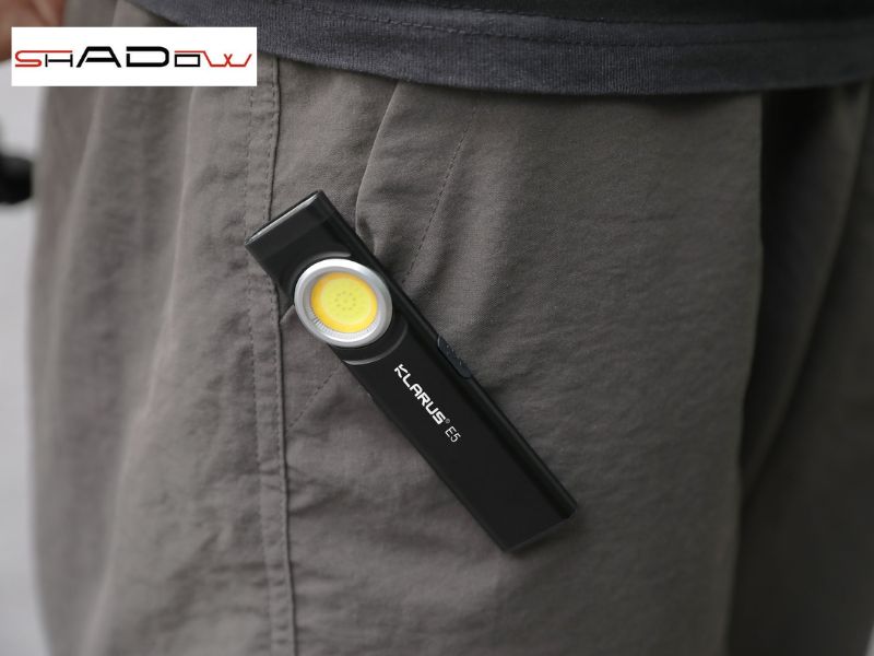 Thiết kế đèn có pack pin liền thân giúp đèn nhỏ gọn hơn do cấu trúc pin đặc biệt phù mục đích sử dụng