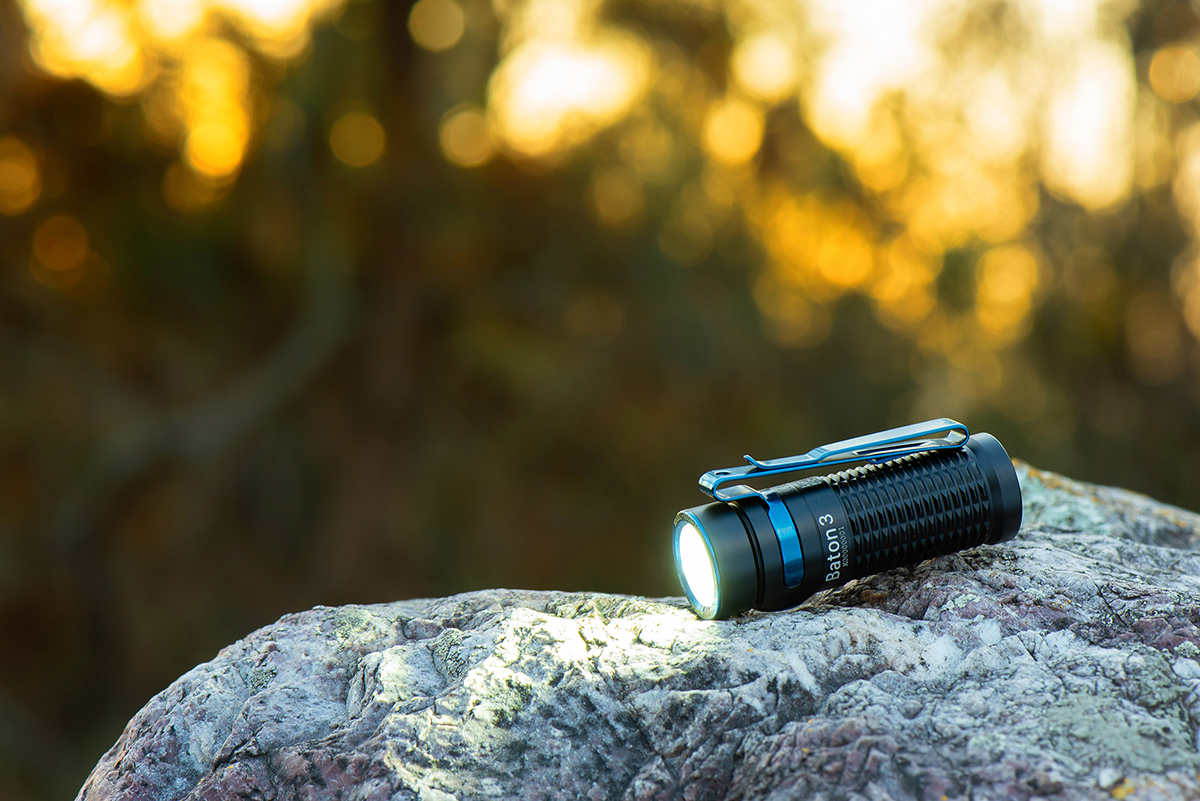 olight baton 3 chiếu xa 166m