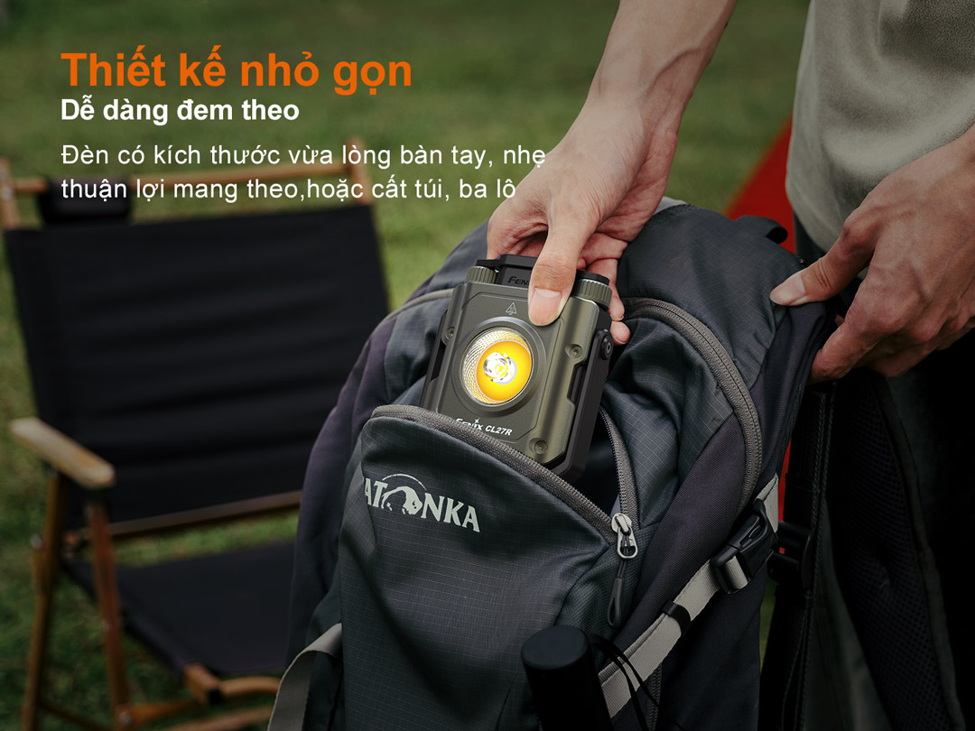 Đèn pin cắm trại FENIX CL27R với kích thước nhỏ gọn dễ dàng mang theo