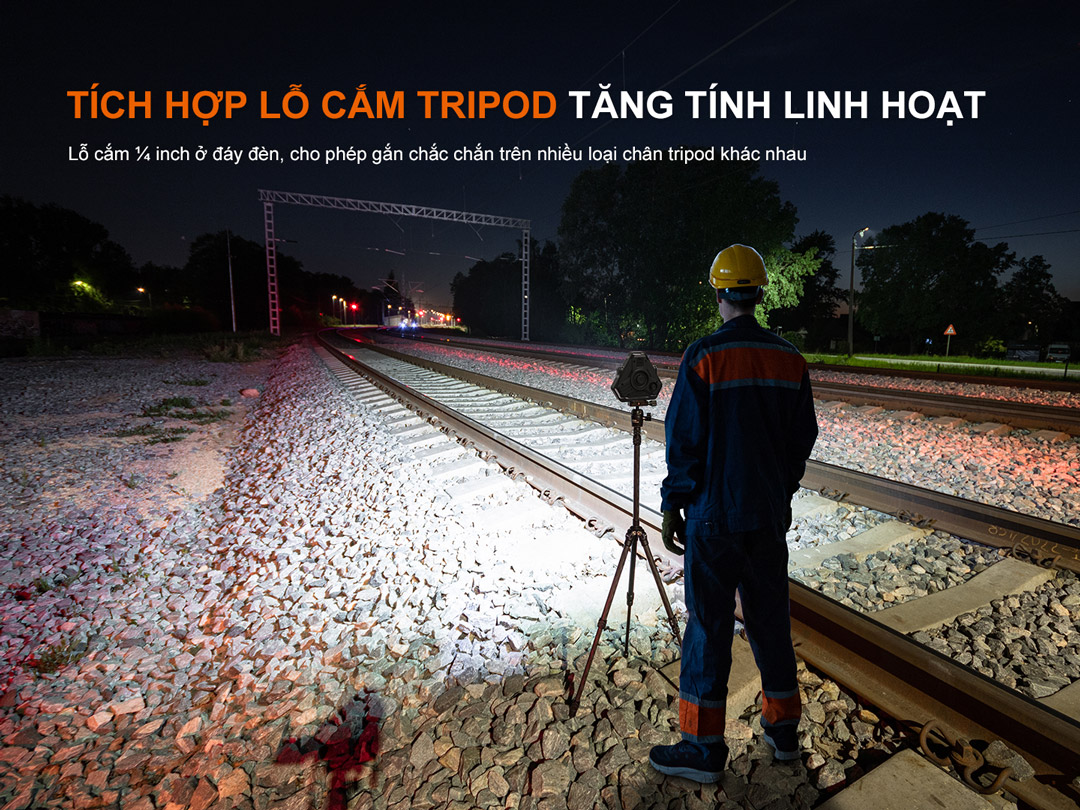 Fenix CP50R có lỗ gắn tripod 1/4 inch, dễ dàng cố định trên chân máy, dùng cho quay phim hoặc chiếu sáng công trường