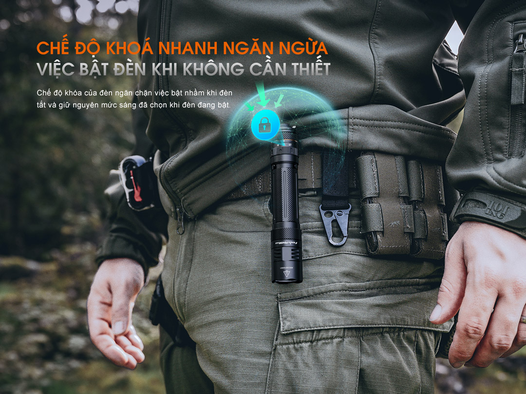 Chế độ khóa nhanh trên Fenix PD45R ACE giúp ngăn bật đèn ngoài ý muốn, tiện lợi khi gài trên người trong lúc di chuyển.