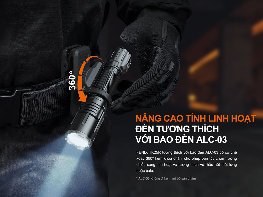Fenix TK25R kết hợp bao đèn chiến thuật ALC-03 xoay 360°, giúp điều chỉnh hướng chiếu linh hoạt, gắn chắc vào thắt lưng hoặc balo.