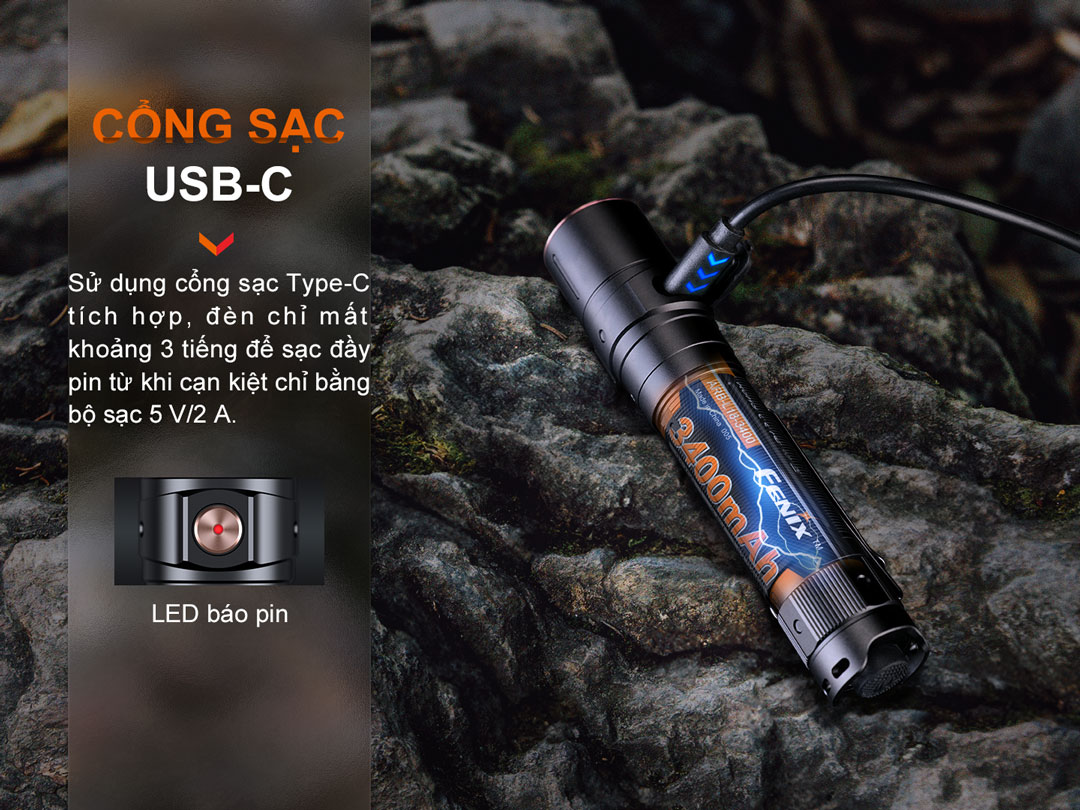 Cổng sạc USB-C trên thân đèn sử dụng 1 pin 18650 3400mAh, và kèm theo LED báo pin trên công tắc đèn.