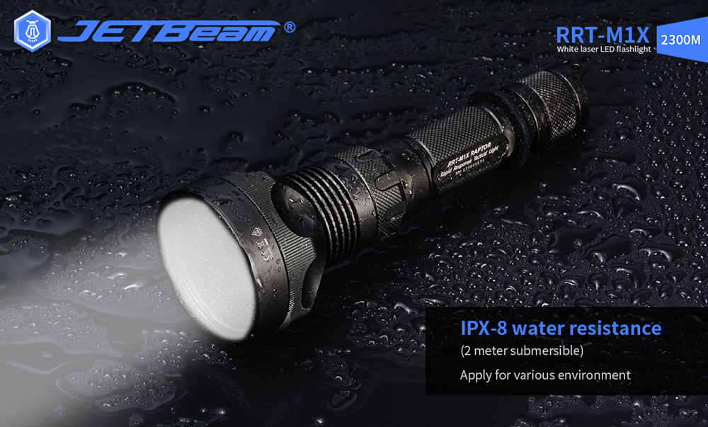 Khả năng chống nước của đèn pin JETBeam RRT-M1X đạt chuẩn ipx8
