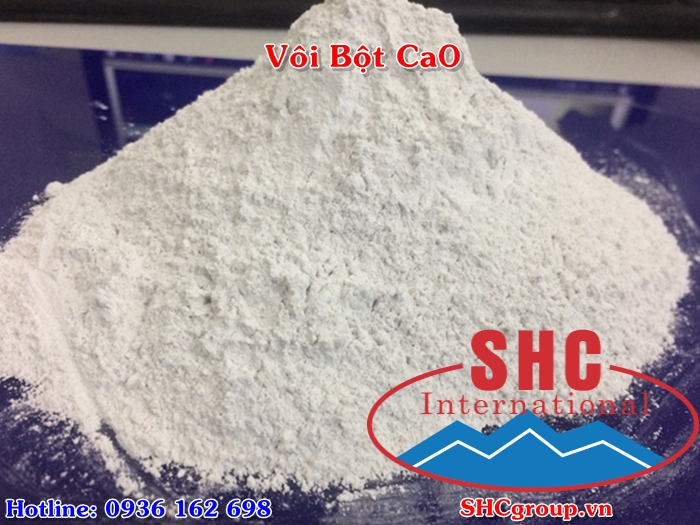 rắc vôi bột cho rau