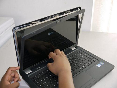 thay màn hình laptop chính hãng giá tốt