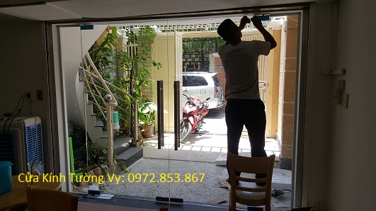 tháo vách kính văn phòng,cửa kính,vách nhôm kính quận 4