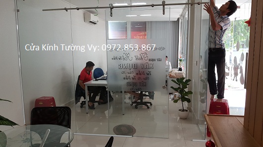tháo vách kính văn phòng,cửa kính,vách nhôm kính quận 1