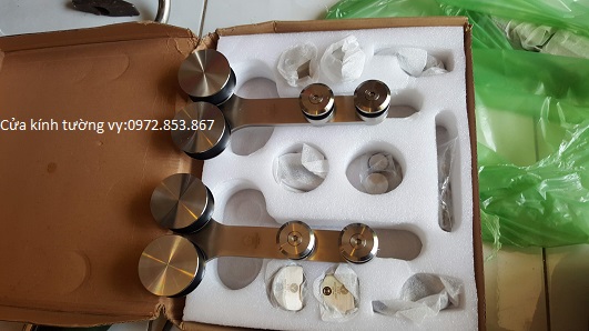 cửa kính cường lực 2 cánh lùa treo thẩm mỹ cao cửa kính cường lực 2 cánh lùa treo thẩm mỹ cao