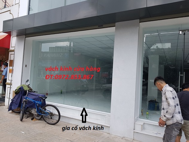 vách kính cường lực