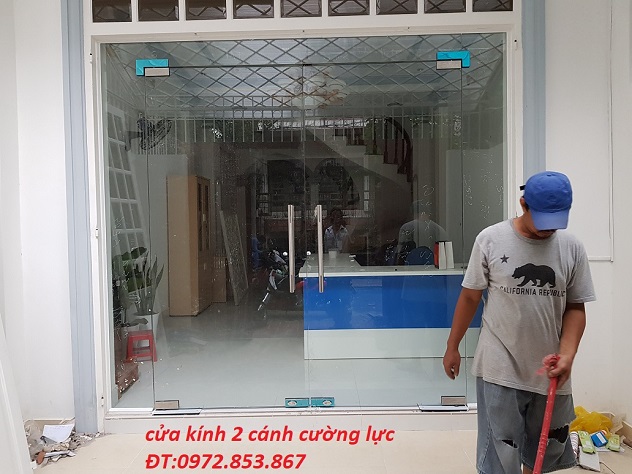 cửa kính cường lực