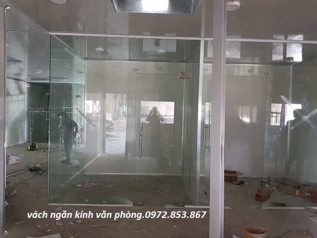 vách ngăn kính