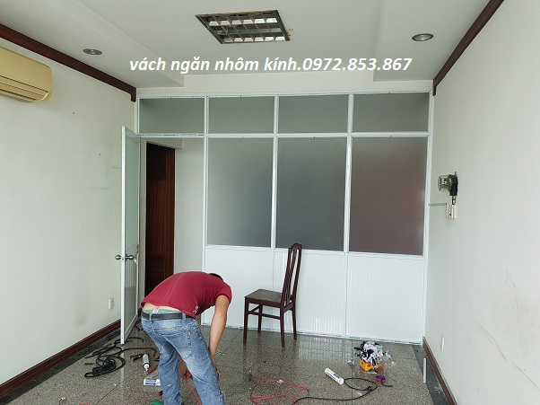 vách ngăn nhôm kính mờ