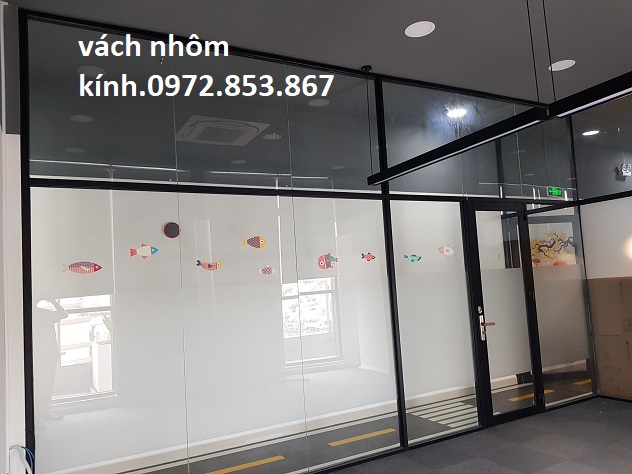 vách nhôm kính cường lực