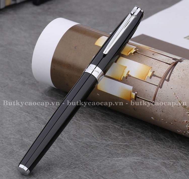 Bút cao cấp Picasso 717 màu đen cài bạc