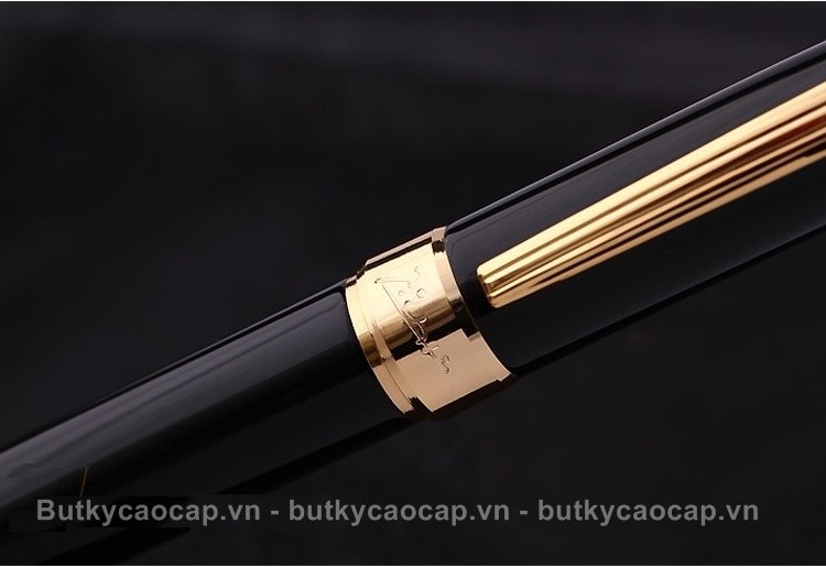 Logo chữ Picasso được khắc chìm