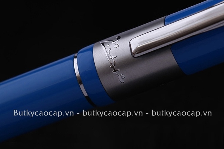 Mặt trước của nắp bút