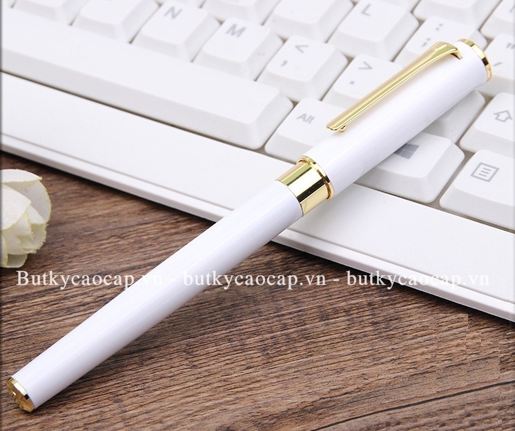 Bút kim loại đẹp giá rẻ 104R màu trắng