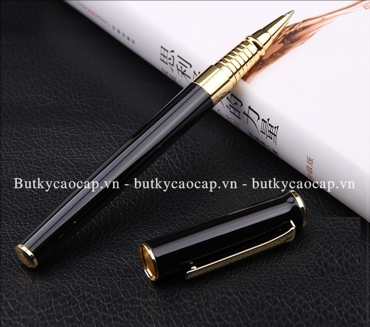 Bút kim loại 104R có thiết kế dạng bút bi mực