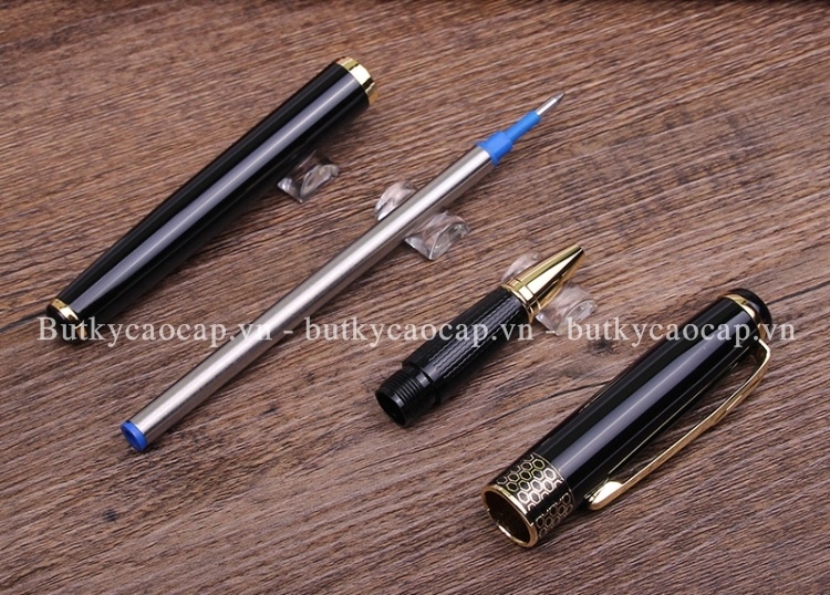 Chi tiết thiết kế bút kim loại đẹp làm quà tặng 105G