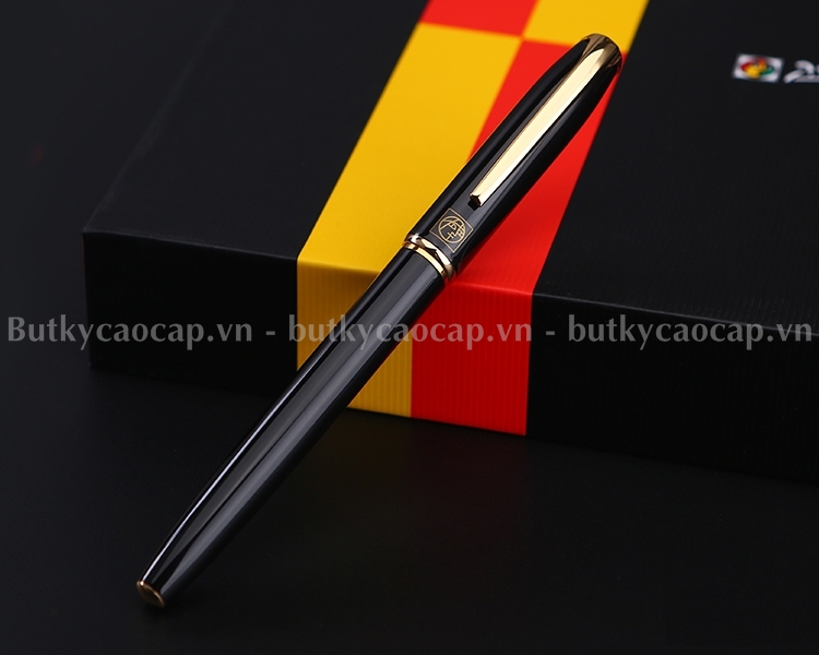 Bút cao cấp Picasso 916 màu đen, cài màu vàng