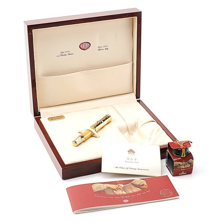 Bút máy Aurora Limited Edition Papa Gold Plated Cap và hộp đựng sang trọng