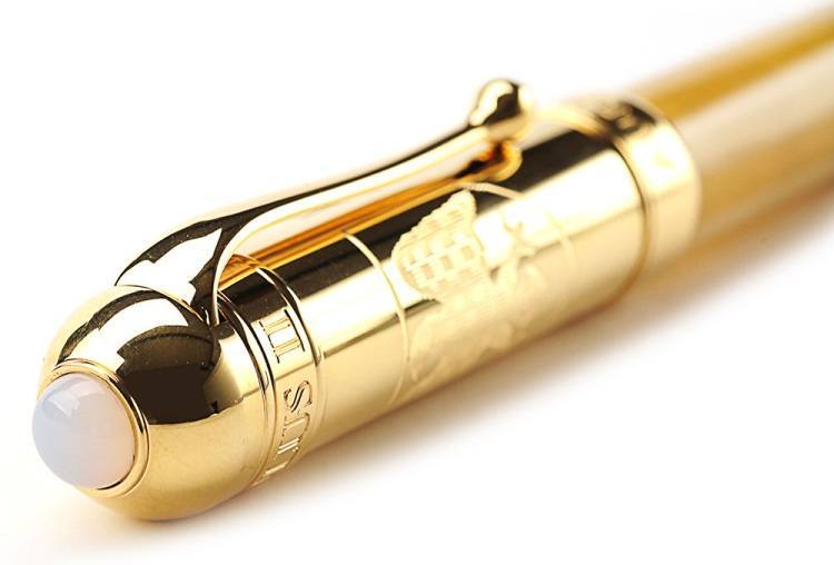 Đỉnh bút gắn đá quý