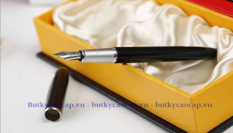 Bút máy Picasso PS-916 màu đen