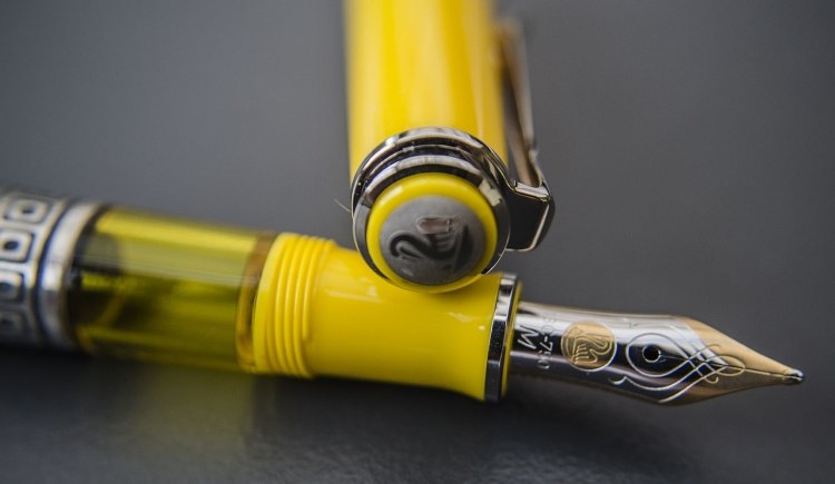 Bút máy Pelikan Toledo M910 Yellow