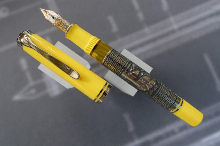 Bút máy Pelikan Toledo M910 Yellow