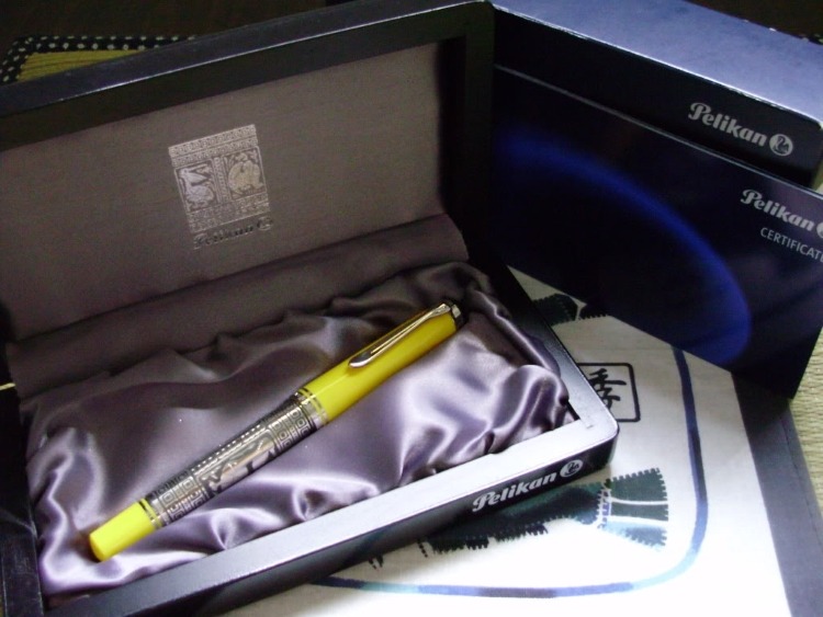 Bút máy Pelikan Toledo M910 Yellow