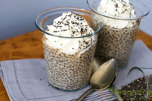 làm yaour trái cây với hạt chia